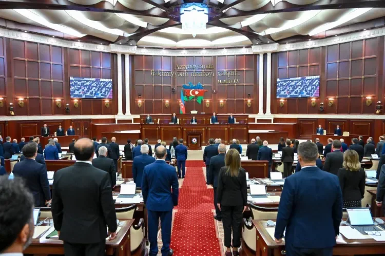 Parlament bələdiyyələrlə bağlı məruzəni bəyəndi