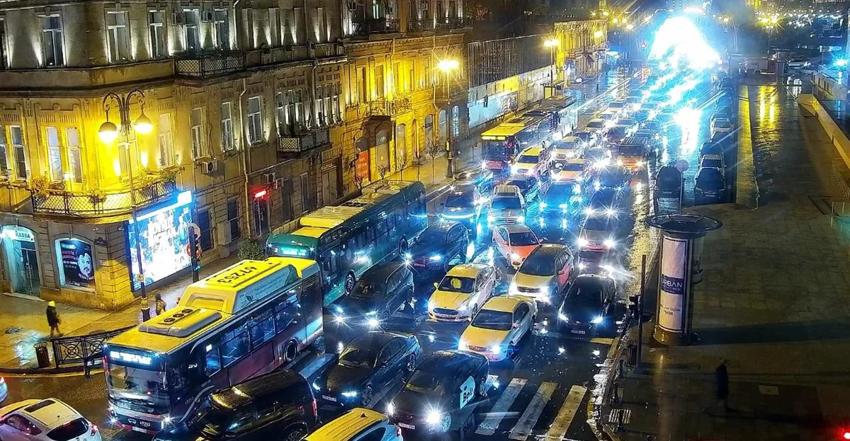 Bakıda sıxlıq olan yollar açıqlanıb SİYAHI