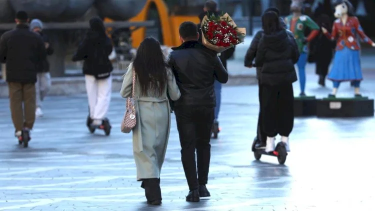 “Kiminsə əlində hədiyyə görsəm, polisə xəbər edəcəyəm”: 14 fevralın görünməyən üzü