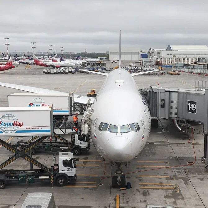 Şeremetyevo hava limanında sərnişin təyyarəsi trap tərəfindən zədələndi