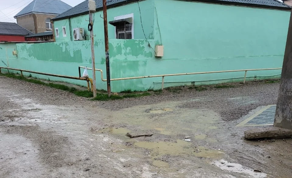 Bakının ən bərbad yolu Burada varlı adam yaşamır. Ona görə nə icra baxır, nə AAYDA, nə də... FOTOLAR