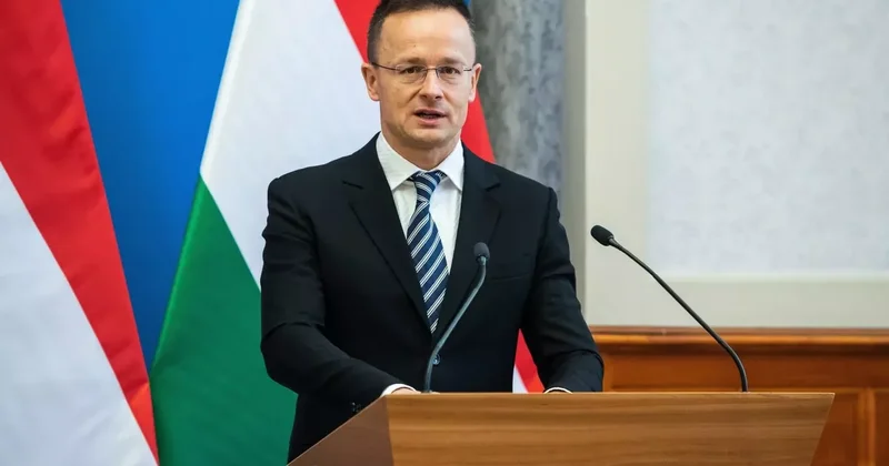 Сийярто назвал хамскими слова Зеленского в адрес Орбана