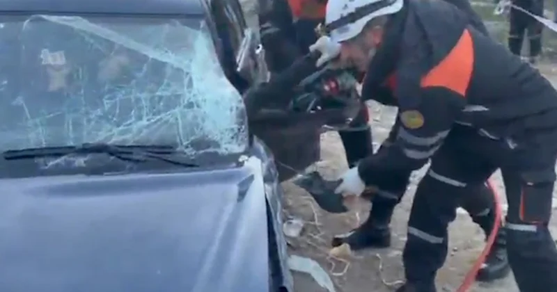 Sumqayıtda iki maşın toqquşdu Sürücü belə xilas edildi Video
