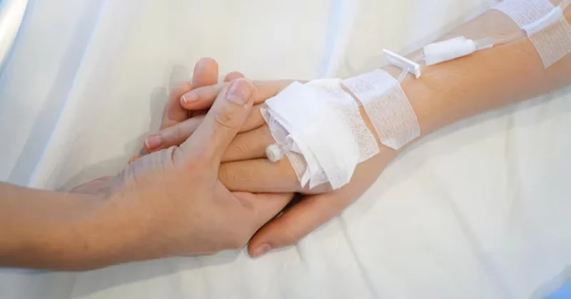 19 bıçaq xəsarəti alan azyaşlı evə buraxıldı