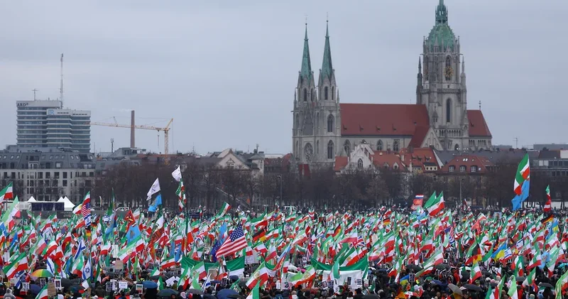 В Мюнхен на митинг против властей Ирана вышли сотни тысяч людей Minval Politika