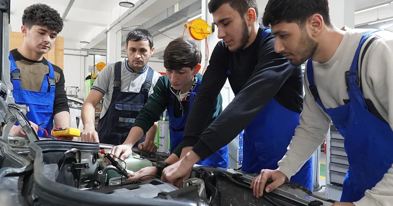 Onlar peşələrini belə öyrənirlər Fotolar