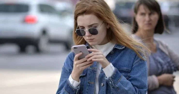 Onlayn tanışlıqla xoşbəxt olmaq olar? SORĞU