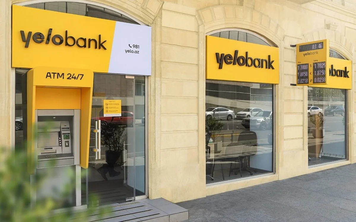 Yelo Bank ın filial müdirinin müştərini döydüyü iddia olunur