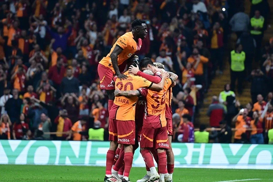 “Qalatasaray Antalyaspor u böyük hesabla məğlub edib