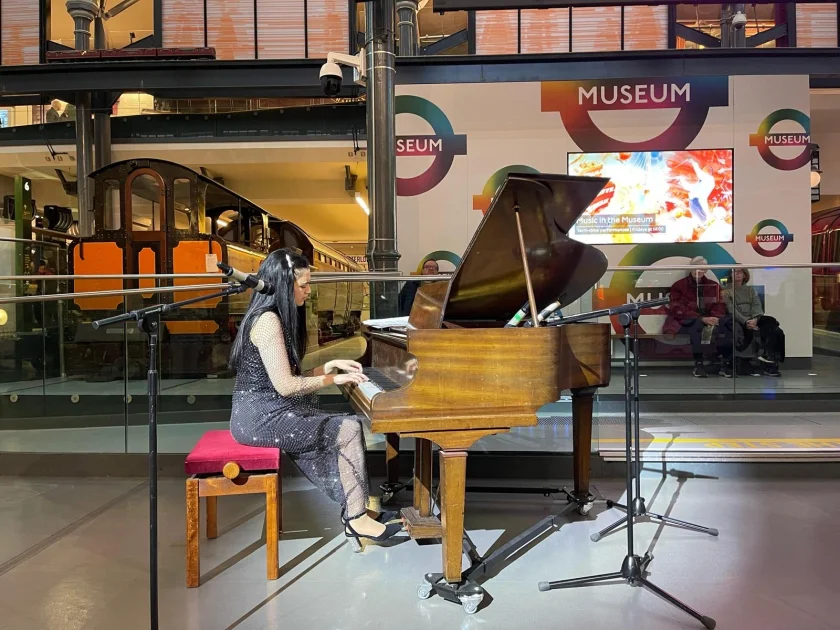 Azərbaycanlı gənc pianoçu London Transport Muzeyində solo konsert verib FOTO