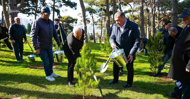 Xətaidə icra başçısı ilə deputat ağac əkdilər FOTOLAR