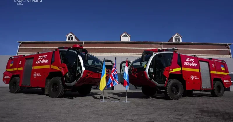 Украина получила от Люксембурга два современных пожарно спасательных автомобиля ФОТО