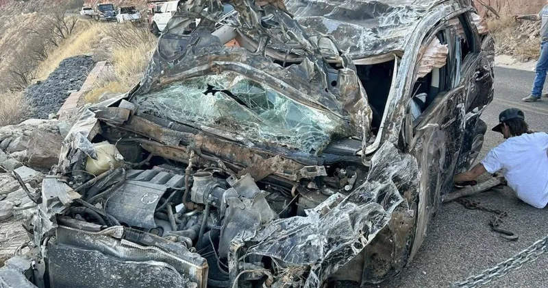 Мужчина упал на машине в каньон с 61 метровой высоты и выжил ФОТО