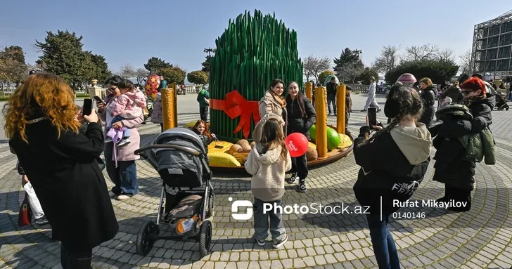 Праздничный уголок в честь Новруза открылся на Бакинском бульваре