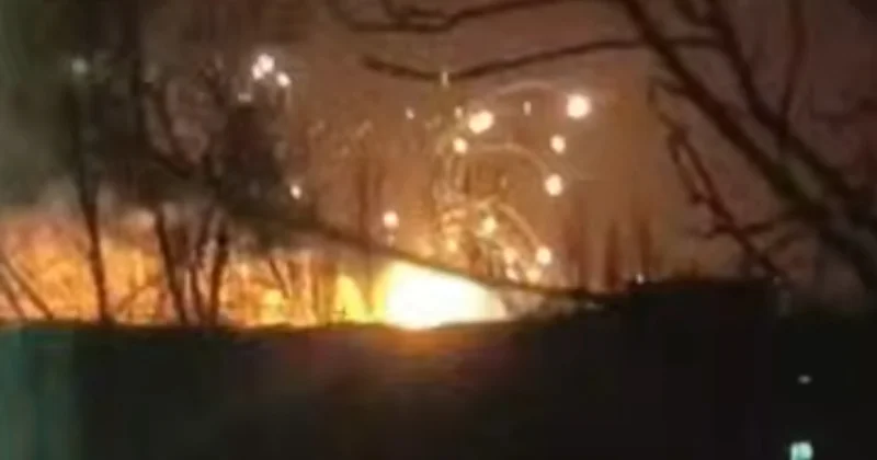 Украина поразила склад боеприпасов: Мощный пожар видео