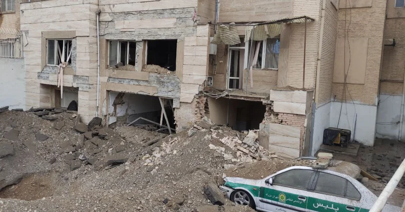 Иранские силовики пытаются выжить фото; видео