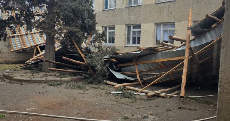 Güclü küləyin aşırdığı uşaq bağçasının dam örtüyü niyə bərpa edilmir? AÇIQLAMA/FOTO