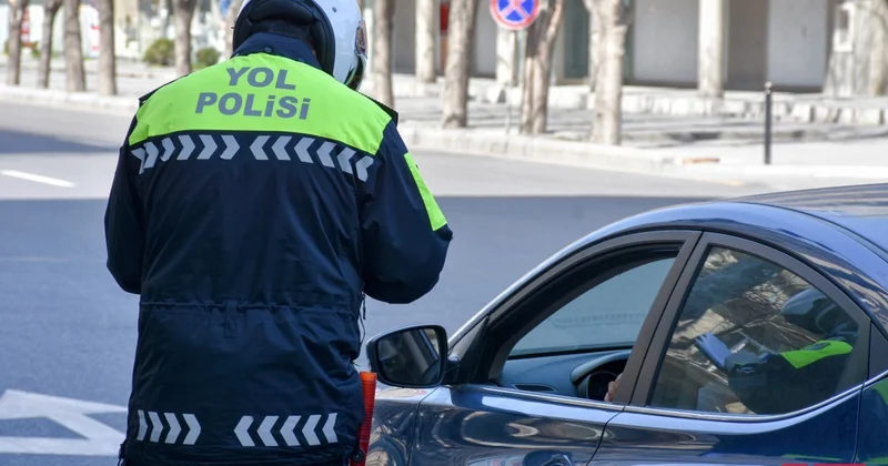 Yol polisi həftəsonu səfərə çıxan sürücülərə müraciət edib