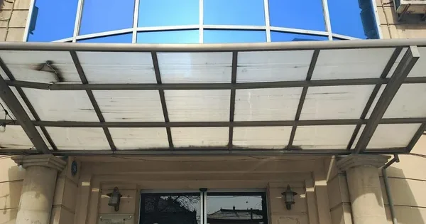 Bakıda məşhur hotel hərrac yolu ilə satışa çıxarılır FOTOLAR