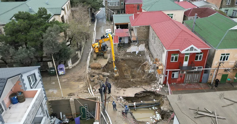 Qanunsuz tikili varsa, ona icazə verən məmur da var...