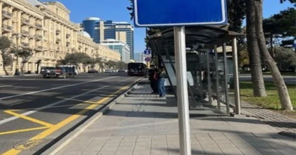 Şəhərin mərkəzindəki avtobus dayanacaqlarında xoşagəlməz VƏZİYYƏT FOTO