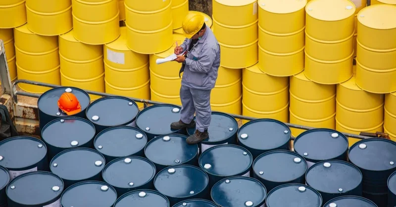 На мировых рынках цена нефти марки Brent опустилась ниже 98 долларов