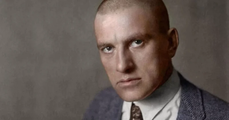 Poeziya, sevgi və intihar arasında Mayakovski... Maksim Qorki onun haqqında nə yazmışdı?