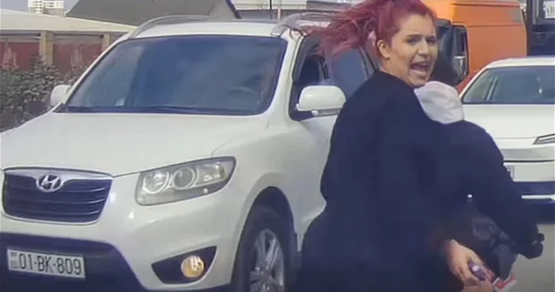 В Масазыре девушки на мотоциклах устроили опасные маневры на дороге видео