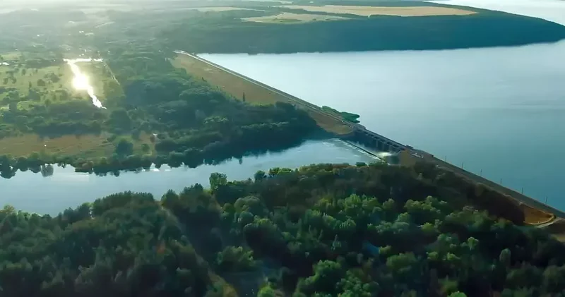 Россия атаковала Печенежскую дамбу в Харьковской области: ВИДЕО