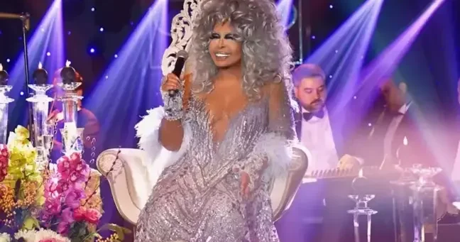 Bülent Ersoy səhnədə sevindi