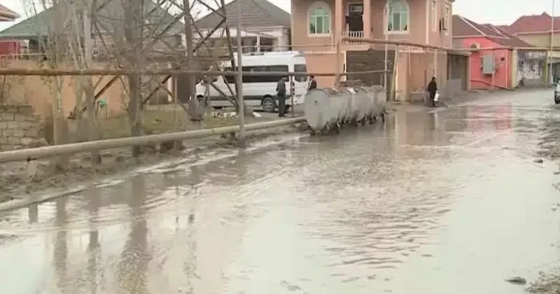 Bakıda palçıq can alır Təcili yardım bu küçələrə girə bilmir!