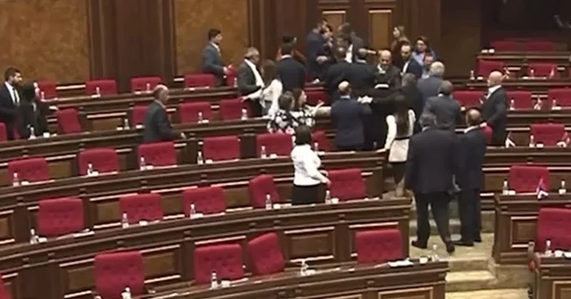 Robert Koçaryanın oğlu Ermənistan parlamentində dava saldı