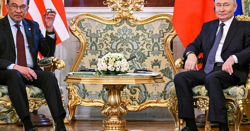 Путин: Один трон для царя, другой для царицы…