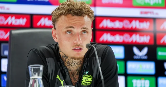 Ulduz futbolçunun atası meydanda döyüldü FOTOLAR