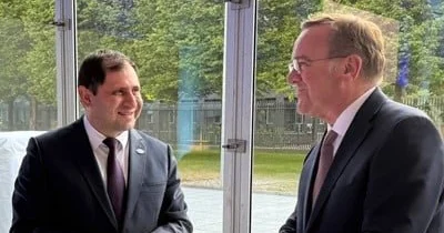 Ermənistanın və Almaniyanın müdafiə nazirləri regional məsələləri müzakirə edib