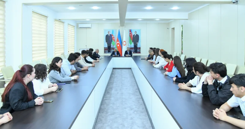 Rektor BMU nun ictimai və sosial həyatında fərqlənən tələbələrlə görüşüb