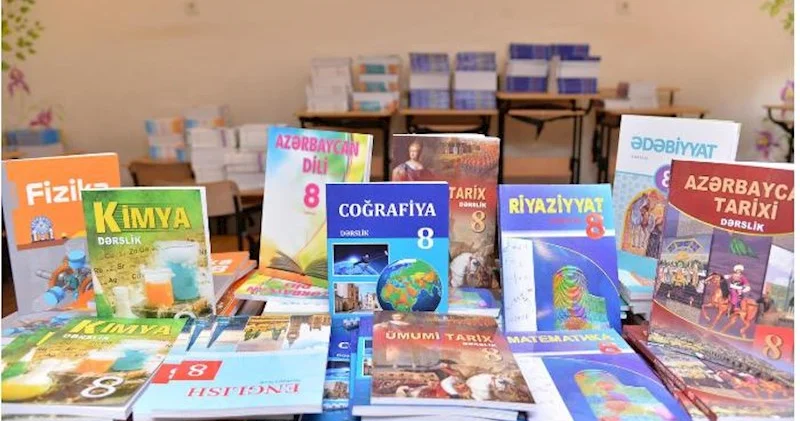 Azərbaycanda orta məktəb dərslikləri neçəyə çap olunur? Qiymətlər