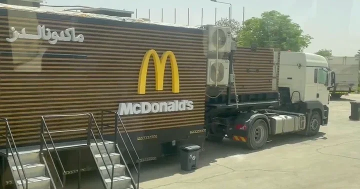 На улицах Эр Рияда появился грузовик McDonald