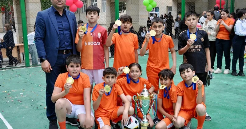 Məktəblər arasında minifutbol turnirinin qalibi bəlli olub FOTO