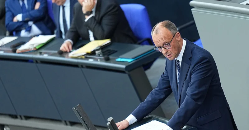 Almaniyanın Kansleri parlamentdəki ilk hökumət bəyanatında ölkə ictimaiyyətinə birlik və həmrəyliklə bağlı çağırış edib