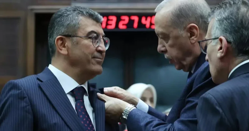 Daha bir deputat AK Partiyə getdi: Nişanını Ərdoğan şəxsən taxdı