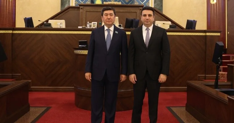 Ermənistan və Qazaxıstan parlamentlərinin sədri İrəvanla Bakı arasındakı münasibətləri müzakirə edib