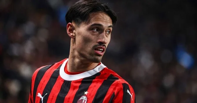 Milan klubunun futbolçusu Real ın diqqət mərkəzinə düşüb