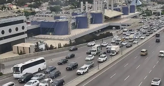 Bakının bir sıra yollarında sıxlıq var