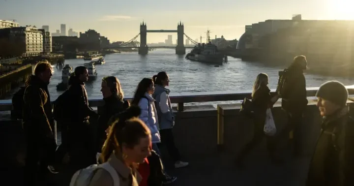 Böyük Britaniya iqtisadiyyatı birinci rübdə 0,6% artıb