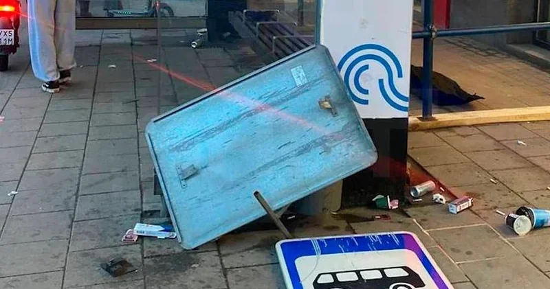 Avtomobil dayanacağa çırpıldı, üç nəfər...