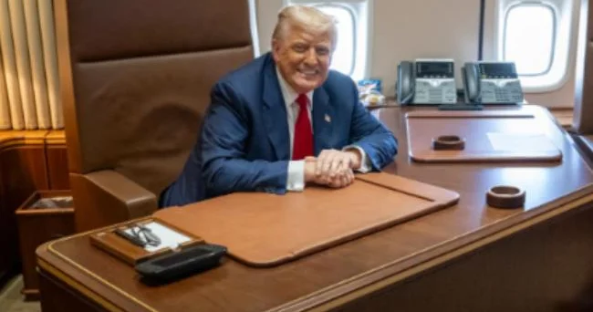 Журналистка CNN рассказала о поведении Трампа на борту: Не спит и много болтает
