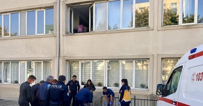 11 ci sinif şagirdi məktəbdə xəsarət aldı