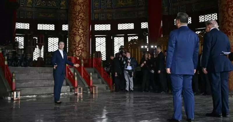 Во время визита Трампа в Китай агенту Секретной службы запретили вход в храм с оружием