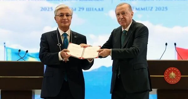Qazaxıstanda Ərdoğana dövlət ordeni verildi